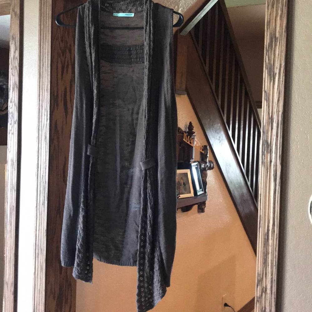 Sleeveless light weight sweater size medium